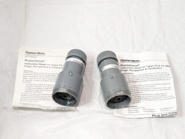 Thomas & Betts Russellstoll Connectors FS/FD 20A 125V 2P3W FS/FD QTY 2 3913U-1