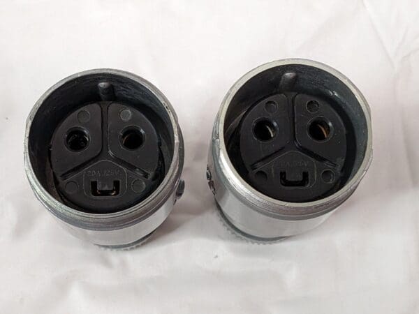 Thomas & Betts Russellstoll Connectors FS/FD 20A 125V 2P3W FS/FD QTY 2 3913U-1