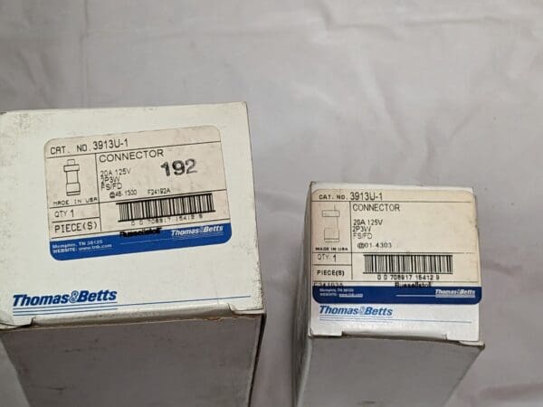 Thomas & Betts Russellstoll Connectors FS/FD 20A 125V 2P3W FS/FD QTY 2 3913U-1