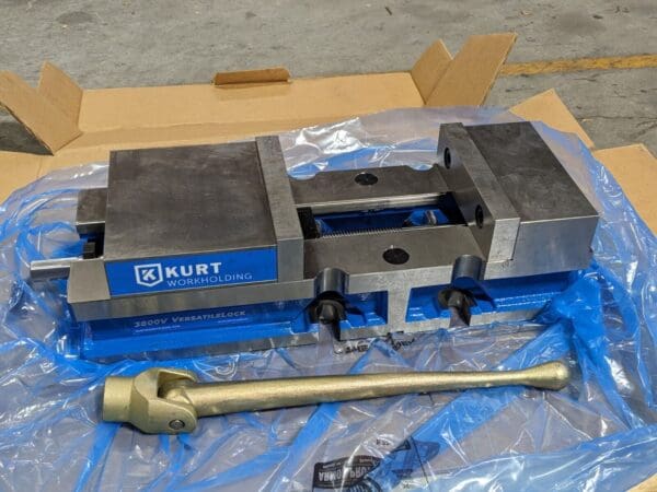 Kurt VersatileLock Milling Machine Vise 8" Jaw Width 10" Opening Capacity 3800V