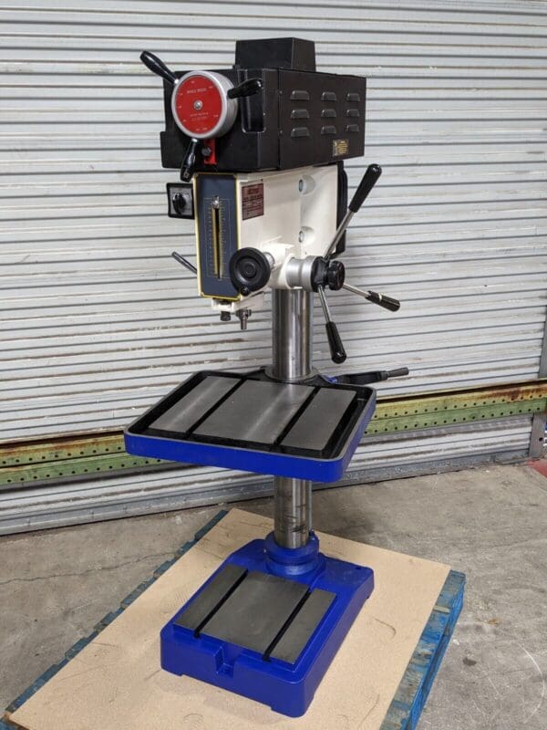 Vectrax Variable Speed Mill / Drill Machine 20" Swing 170 - 2000 RPM 220v 3 Ph.