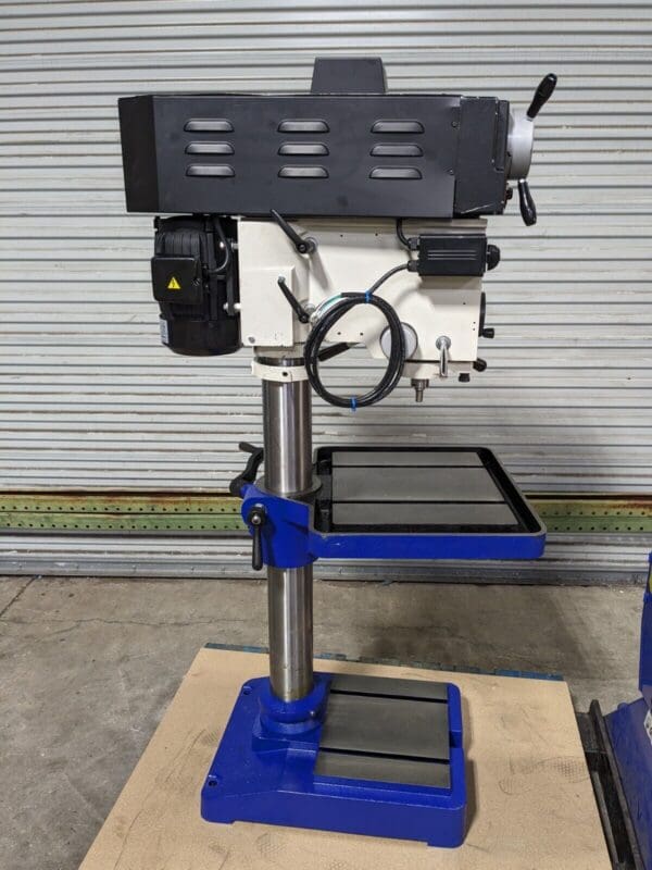 Vectrax Variable Speed Mill / Drill Machine 20" Swing 170 - 2000 RPM 220v 3 Ph.