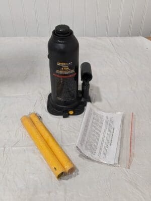 OMEGA LIFT EQUIPMENT 6 Ton Capacity Hydraulic Bottle Jack 10065W