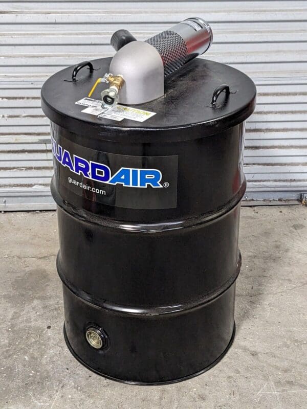 GuardAir Pneumatic Wet / Dry Vacuum Kit 55 Gal. Drum 15 HP 89 CFM N551BCX Damage