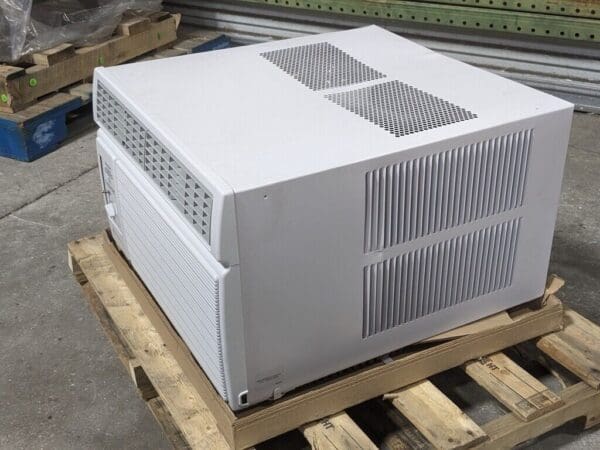 Friedrich Hazardgard Series Air Conditioner AC Unit 15700 BTU 230v SH15M30A Used