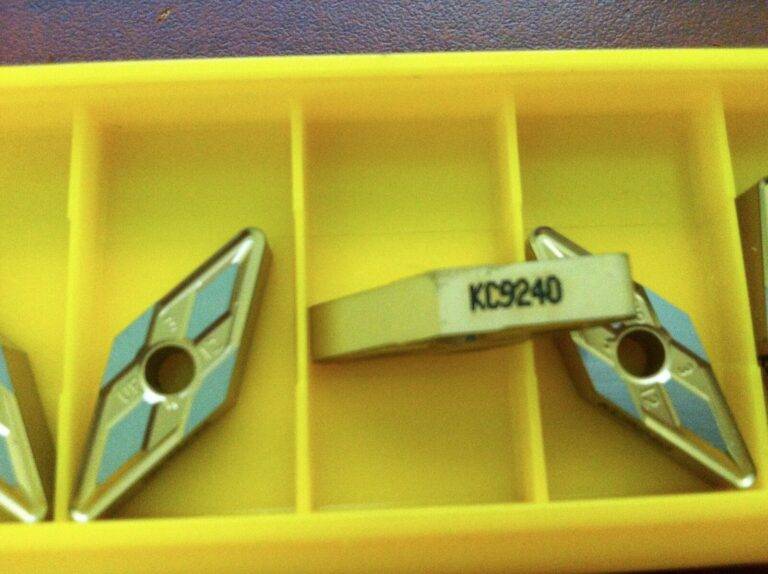 Kennametal Carbide Inserts VNMG60412UP Grade KC9240 #3403927 1 Box of 5