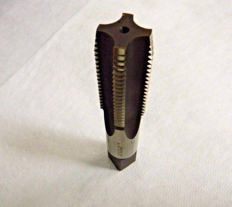Hertel Hand STI Tap HSS Bright 1-8 UNC H6 4FL Plug Chamfer 07683204