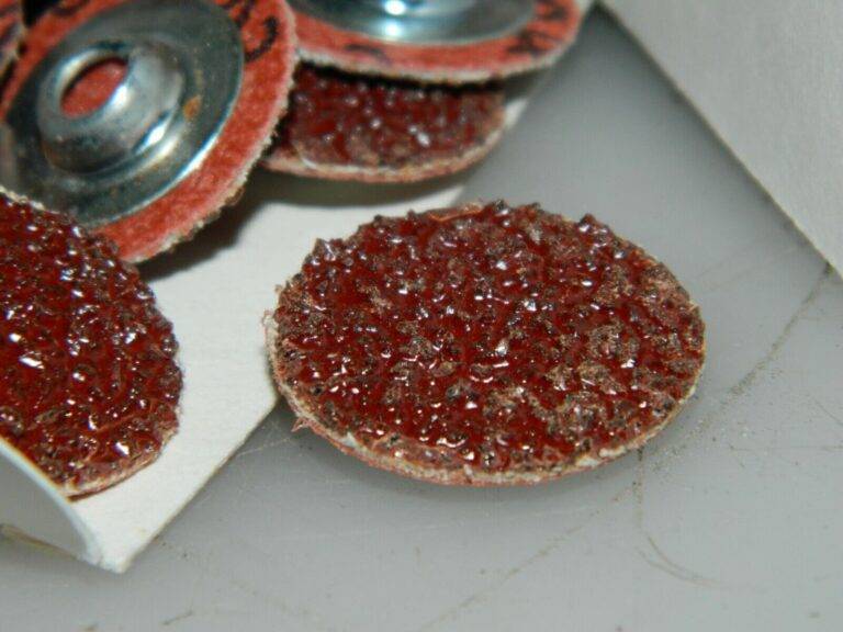 Merit Aluminum Oxide Quick Change Discs Approx. 100Pk 1" Dia 24 Grit 08834165115