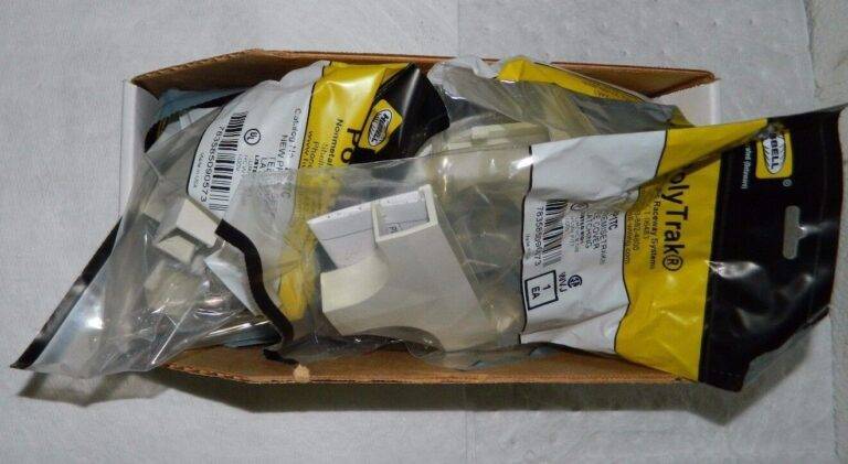 Hubbell Kellems Raceway Fittings 4.22" Length 0.85" Wide QTY 10 PP1TC