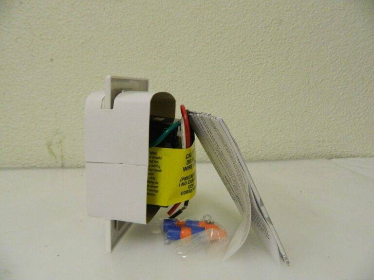 Cooper Wiring Infrared Vacancy Sensor Wall Switch 1,000 Sq. Ft. Cover VS106D1-W