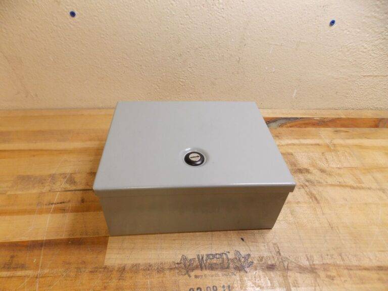 Cooper B-Line Hinge Flat Cover Enclosure 8" x 4" x 10" 16 Gauge Steel 1084-1