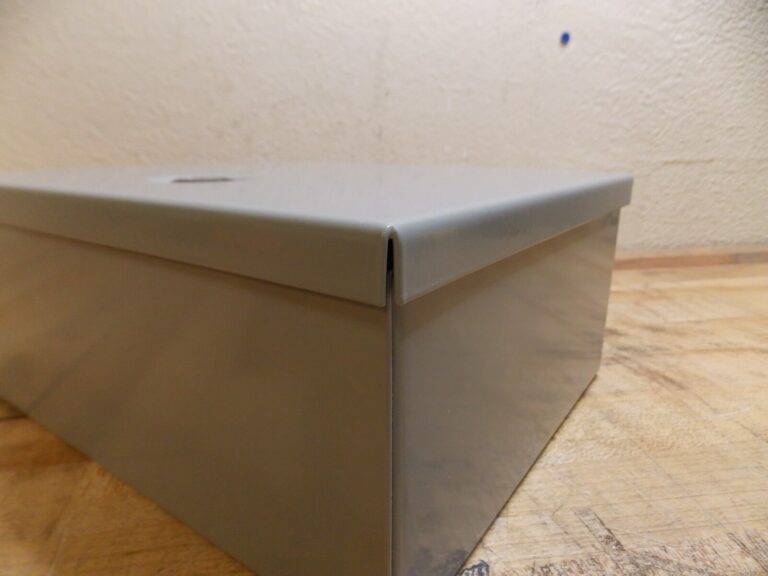 Cooper B-Line Hinge Flat Cover Enclosure 8" x 4" x 10" 16 Gauge Steel 1084-1