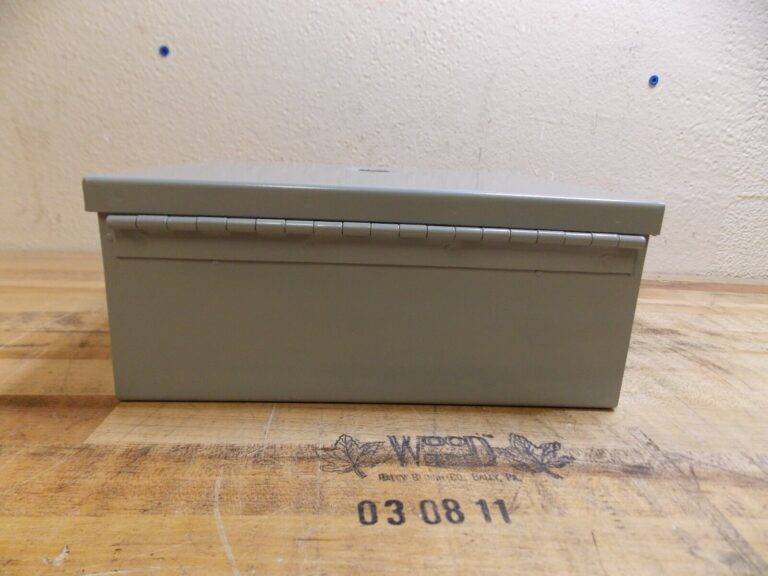 Cooper B-Line Hinge Flat Cover Enclosure 8" x 4" x 10" 16 Gauge Steel 1084-1