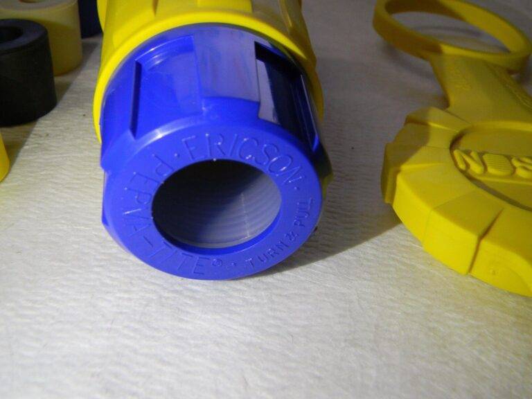 Ericson Locking Type Connector 20AMP-125V 2410-CW6P