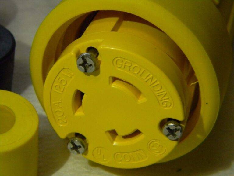 Ericson Locking Type Connector 20AMP-125V 2410-CW6P