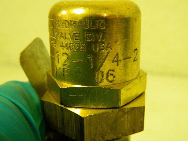 Parker Relief Valve 1/4" Inlet 1-11/16" Wide 3-3/4" High 631B-12-1/4-2