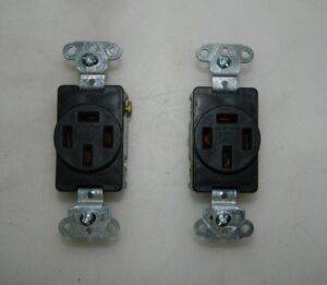 Pass & Seymour Flush Receptacle 2 Pack Ungrounded 120/208 VAC 20 Amp 3822