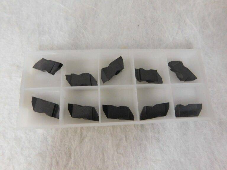 NTK 3125GKN Grade HC2 1/8" Cutting Width Ceramic Grooving Insert QTY 10 5349980