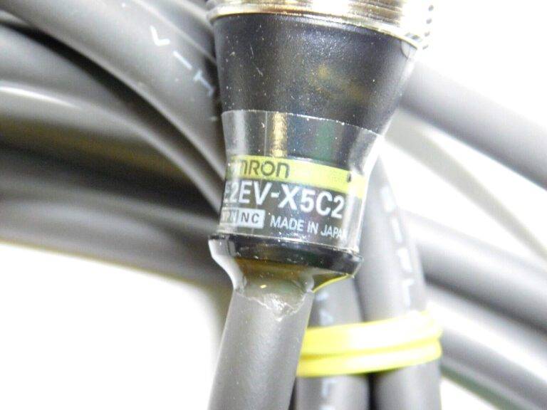 OMRON Proximity Switch 12 to 24 VDC E2EV-X5C2