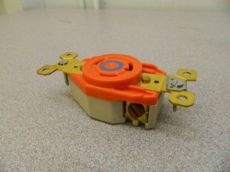 Hubbell Isolated Ground Single Receptacle Twist-Lock IG2620A