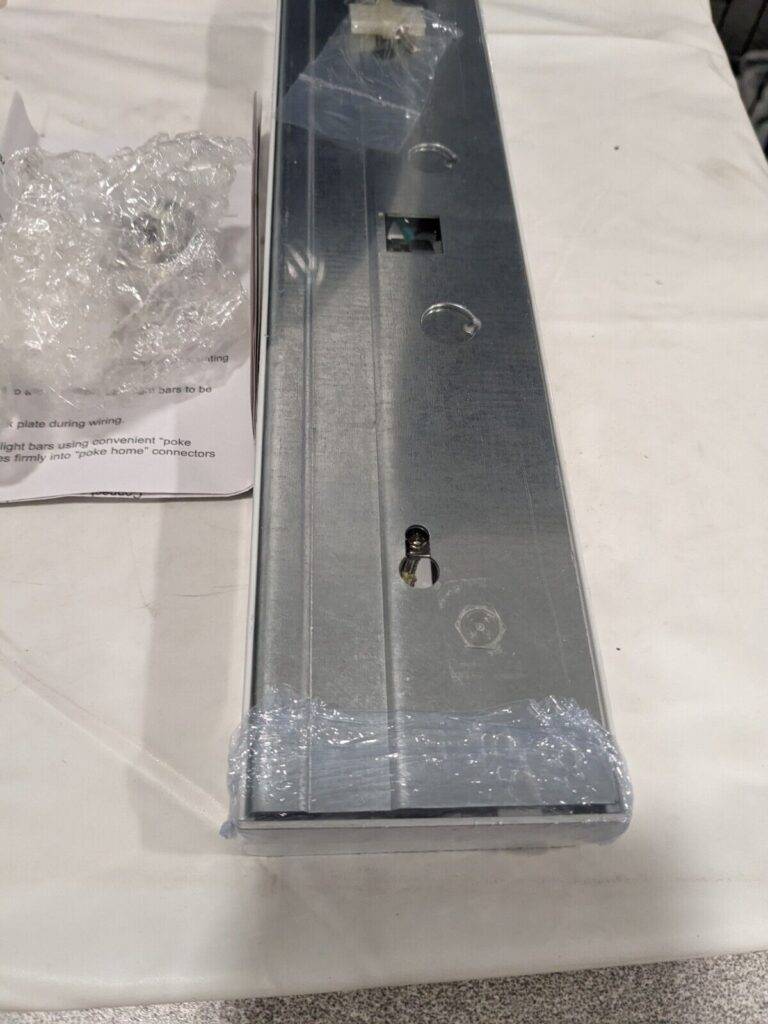 WAC Lighting 12" Length 3000K LED Under Cabinet Light Bar White BA-LED4-WT