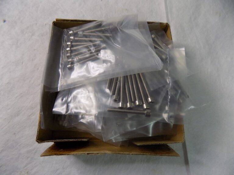 Professional Socket Cap Screw 8-32 UNC 1-1/4" QTY 200 R56000670