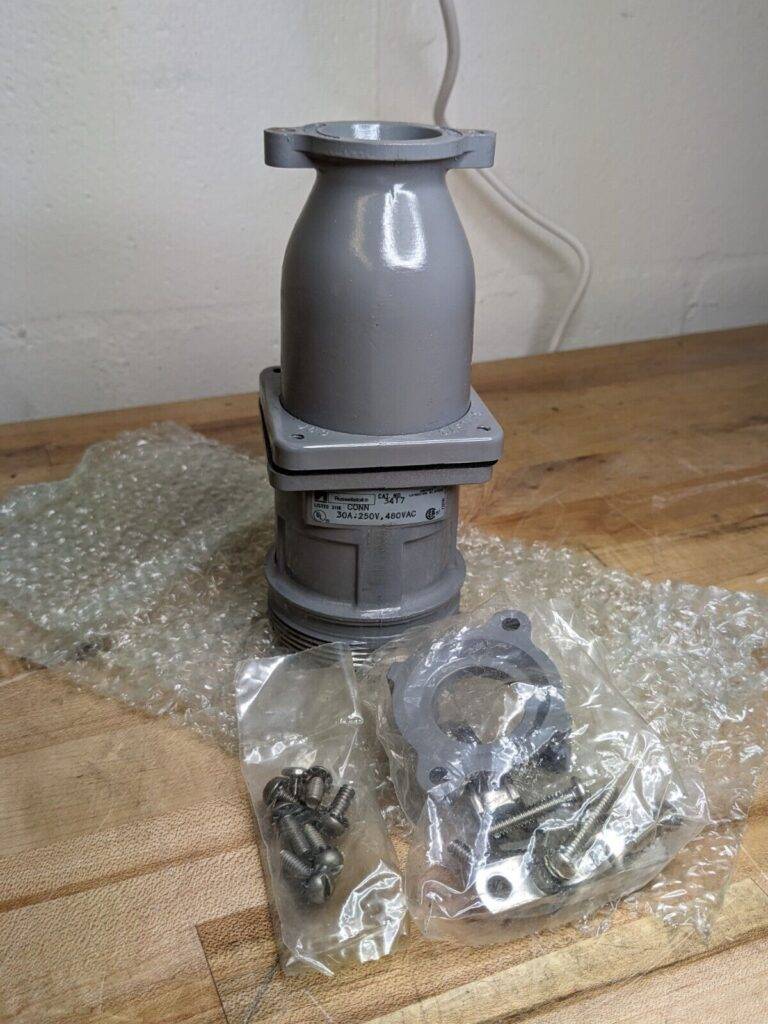 Russellstoll 3417 Female Wander Plug Connector 30 Amp 480 VAC 2-Pole 3-Wire