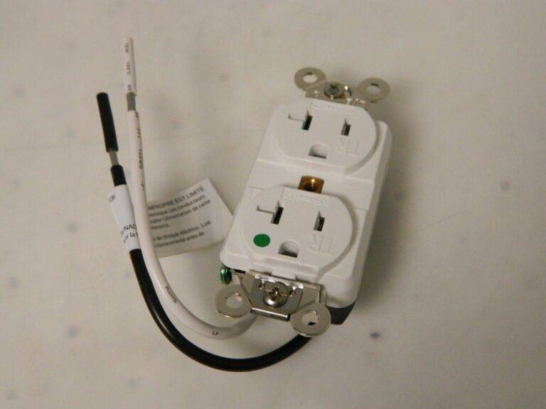 Hubbell Self Grounding Duplex Receptacle 125 VAC 20A HBL8300SGWA