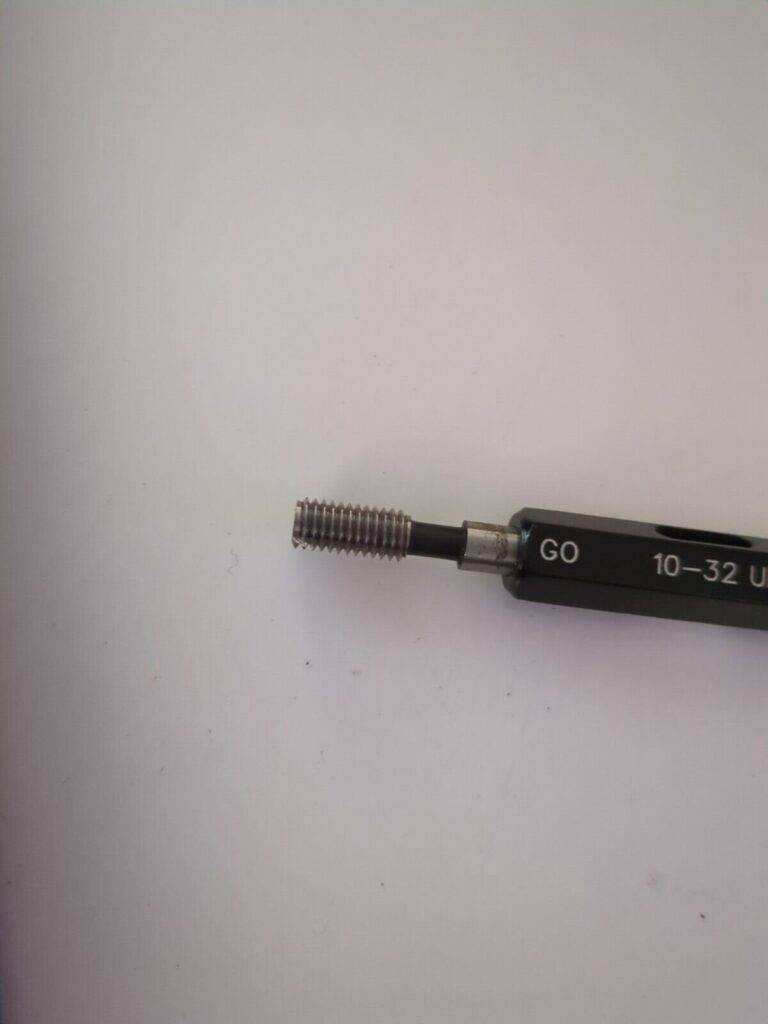 SPI Plug Thread Gage: #10-32 Thread, 2B Class, Double End 34-369-9