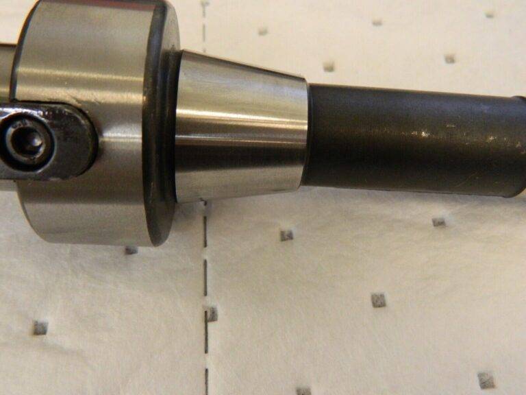 Shell Mill Holder: R8, Taper Shank 210-0404