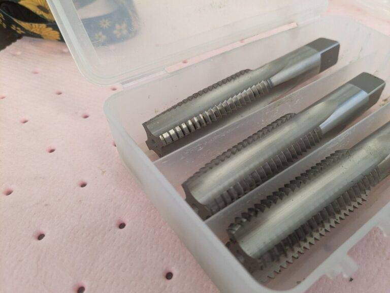 HERTEL Tap Set: 7/8-9 UNC, 4 Flute hss Bright Finish K008939AS