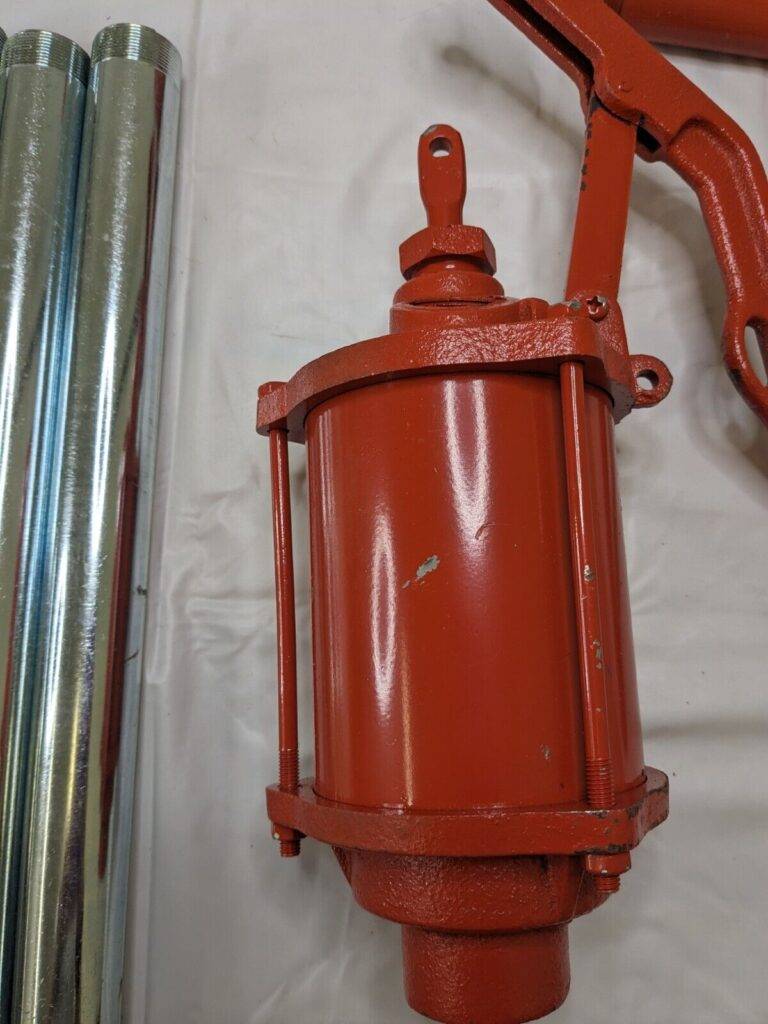 Wesco Cast Iron Hand Operated Lever Pump 16 oz per Stroke 272210