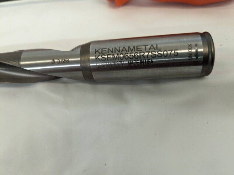 KENNAMETAL 16.67 to 17.17 mm Dia Straight-Cylindrical Shank 1519229