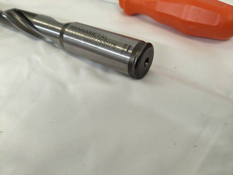 KENNAMETAL 16.67 to 17.17 mm Dia Straight-Cylindrical Shank 1519229