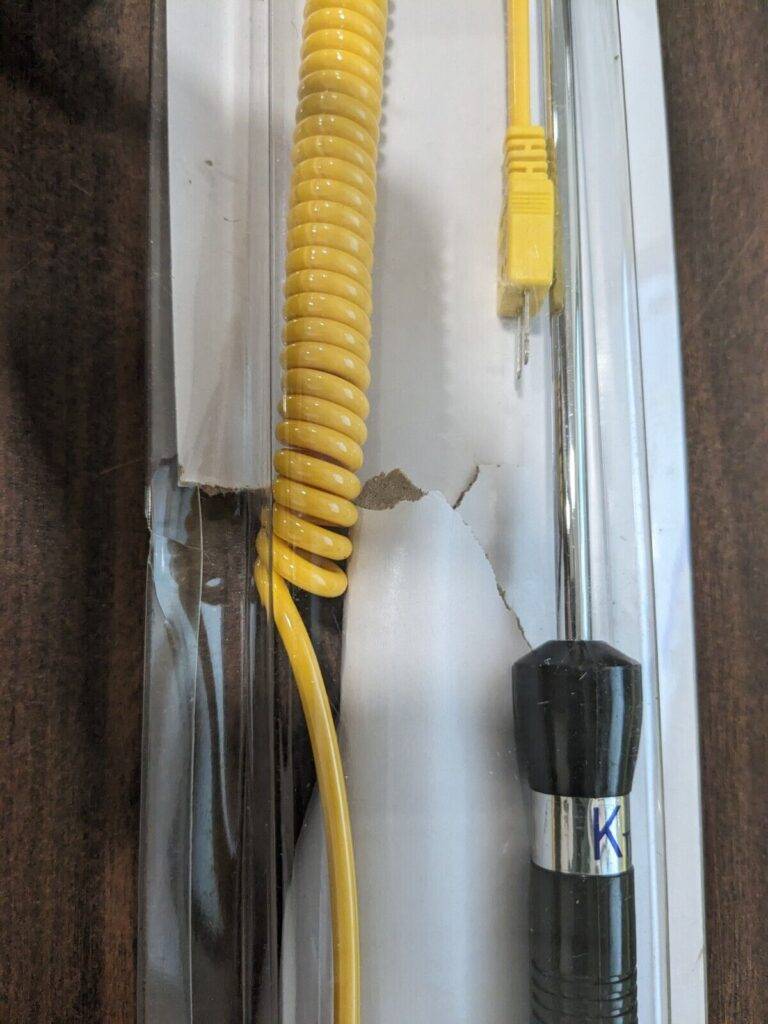 REED INSTRUMENTS Digital Thermometer & Probe: 932 ° F R2930