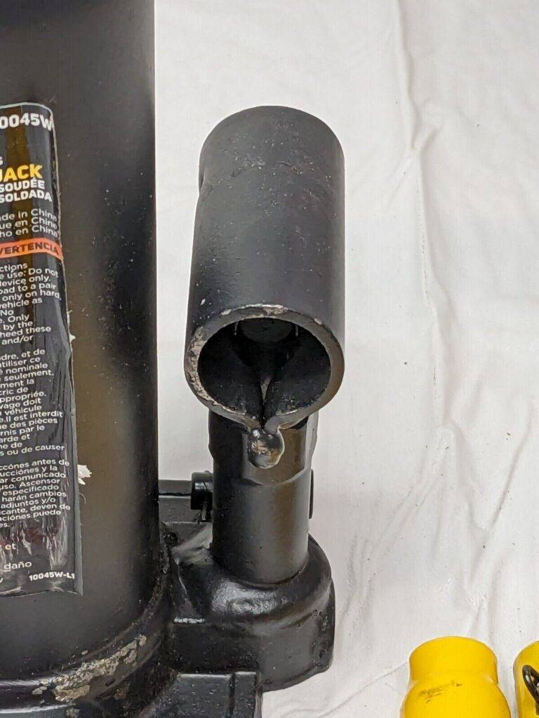 OMEGA LIFT EQUIPMENT 4 Ton Capacity Hydraulic Bottle Jack 10045W USED