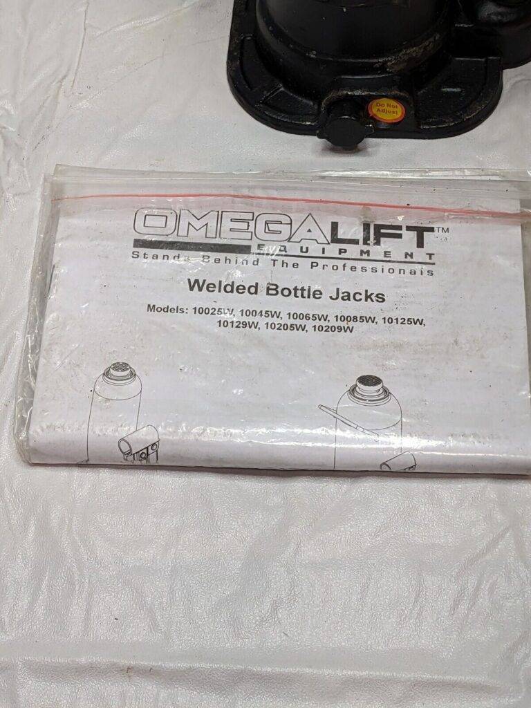 OMEGA LIFT EQUIPMENT 4 Ton Capacity Hydraulic Bottle Jack 10045W USED