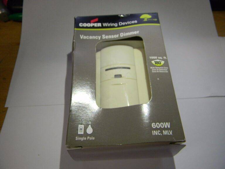 Cooper Wiring Devices 1,000 Sq Ft Infrared Vacancy Sensor Wall Switch VS106D1-A