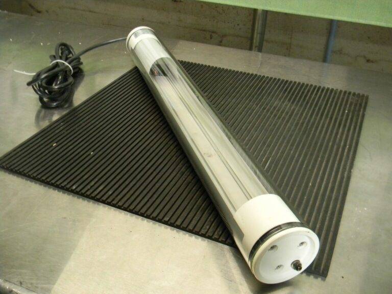 Electrix LED Strip Machine Tube Light 24" OAL 9 Watt 120v 7749-GL Defective