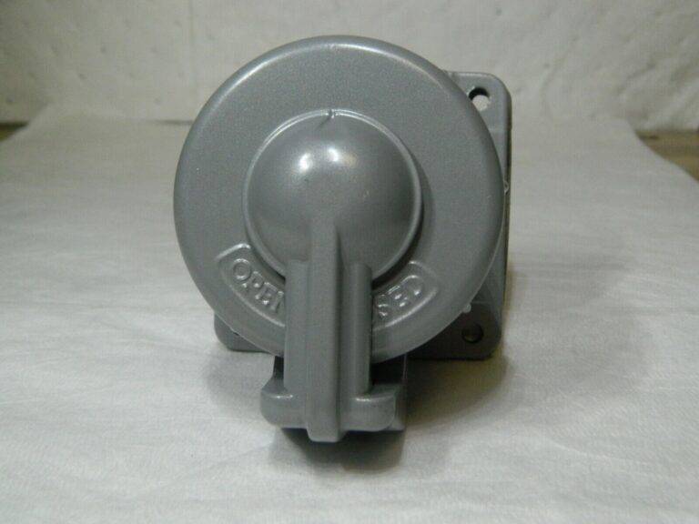 Hubbell Killark 1 Phase 250 VDC 600 VAC Self Grounding Receptacle VR332