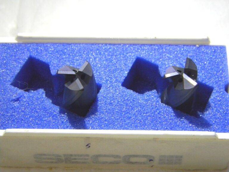 Seco Carbide Milling Tip Inserts MP12-12014R08Z3-M04 Grade MP3000 Qty 2 51734