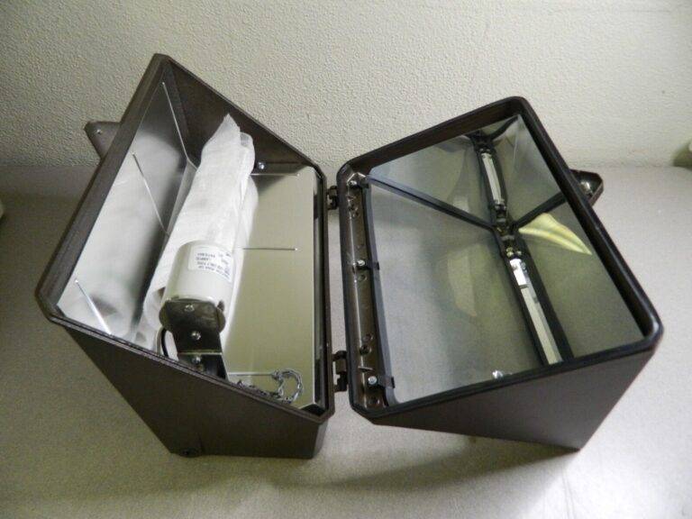 Cooper Lighting Wall Pack Light Fixture 400 Watt 120-277 Volt WPS40C