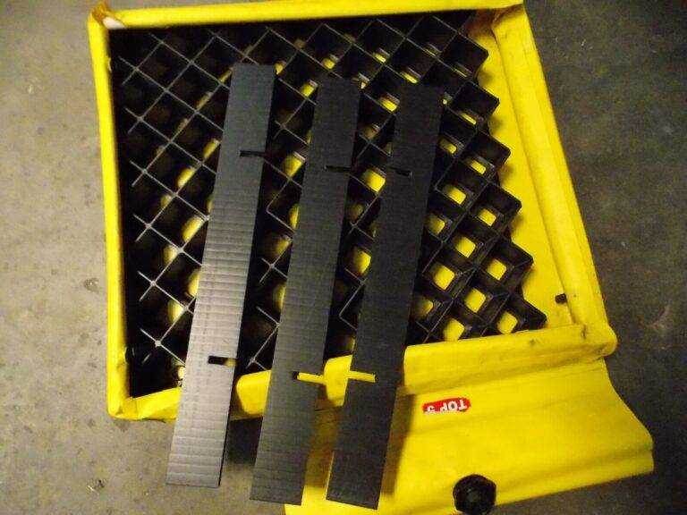 Ultratech Flexible Polyethylene Spill Deck 66 Gallon Cap. 1500 lbs Cap. 1360