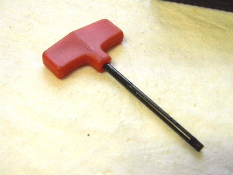 Hertel Indexable Grooving Toolholder 1" X 1" 25mm RH 02000848