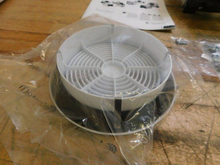 Fantech Enclosed Exhaust Fan 4" Blade Direct Drive 0.027 hp 100 CFM PB110