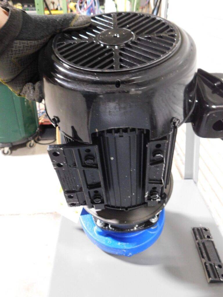 AMT 230/460 Volt 3 hp 3 Phase Cast Iron AC Straight Pump 3151-95 DAMAGE