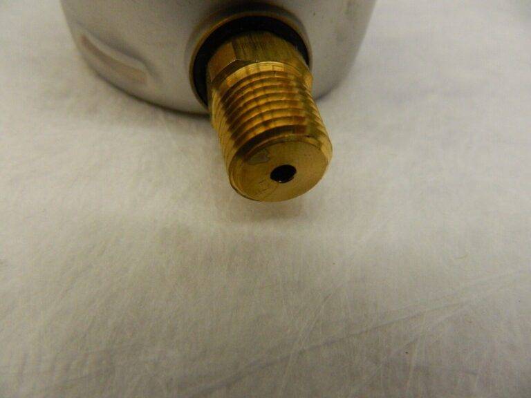 WIKA Pressure Gauge: 2-1/2″ Dial Lower Mount 9767053
