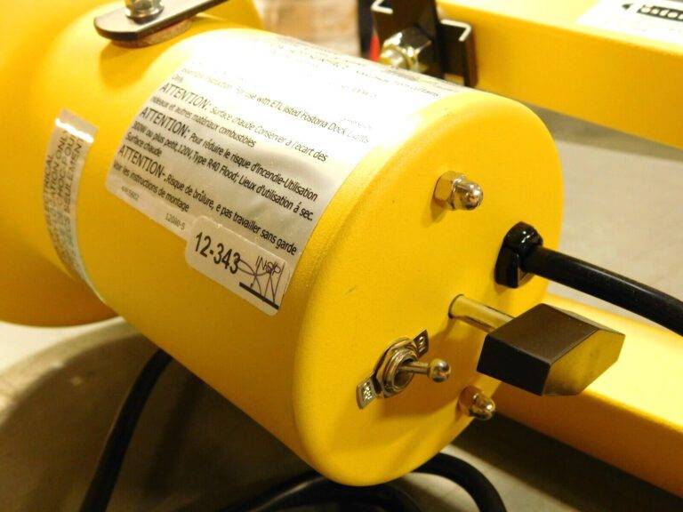 FOSTORIA Yellow Dock Light 60" Arm Length 120V W/O BULB DKL-60VA-A