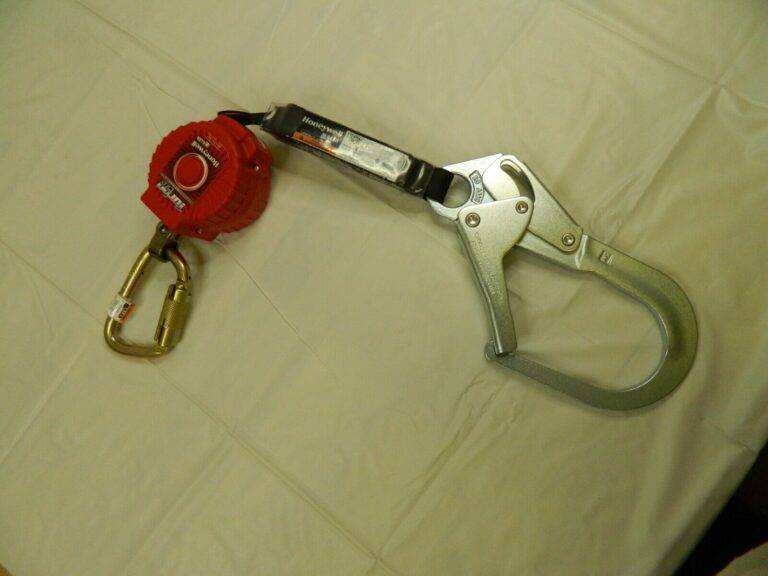 MILLER Self-Retracting Fall Limiter: 310 lb, 11' Line FL11-1-Z7/11FT
