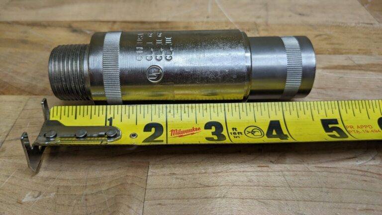 Crouse Hinds UNYL27 Expansion Conduit Union Explosion Proof 3/4" Union